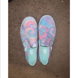 vans tie dyed slip on’s